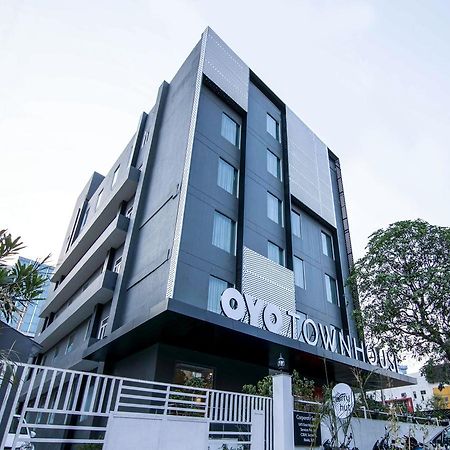 Oyo Townhouse 028 Corporate Suite ノイダ エクステリア 写真