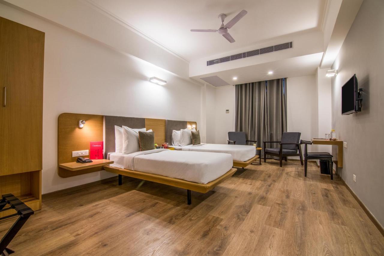 Oyo Townhouse 028 Corporate Suite ノイダ エクステリア 写真