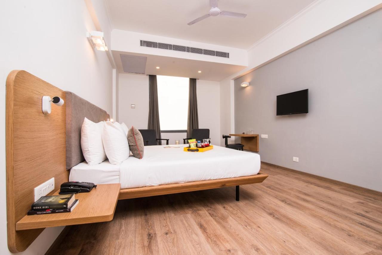 Oyo Townhouse 028 Corporate Suite ノイダ エクステリア 写真